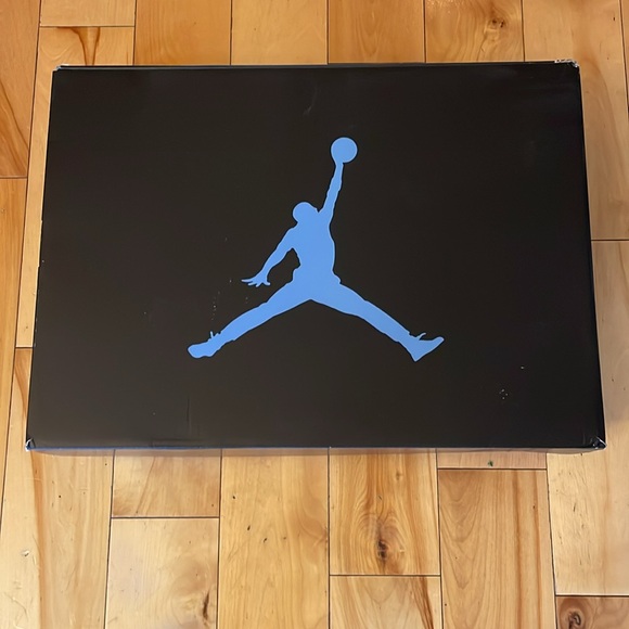 Air Jordan 5 UNC - Picture 5 of 6